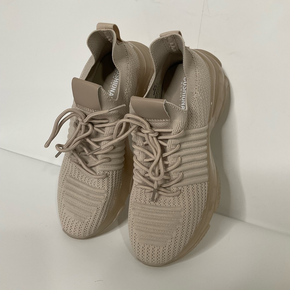 Cushionaire Apolo-T Memory Foam Tan Laces Tennis Shoes; Like New Size 8M. - Picture 11 of 14